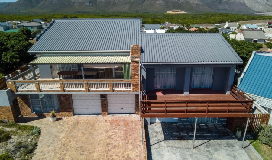 6 Bedroom Property for Sale in De Kelders Western Cape